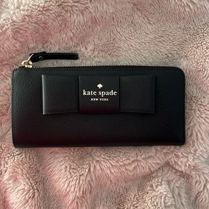 Kate Spade black bow wallet, zip closure